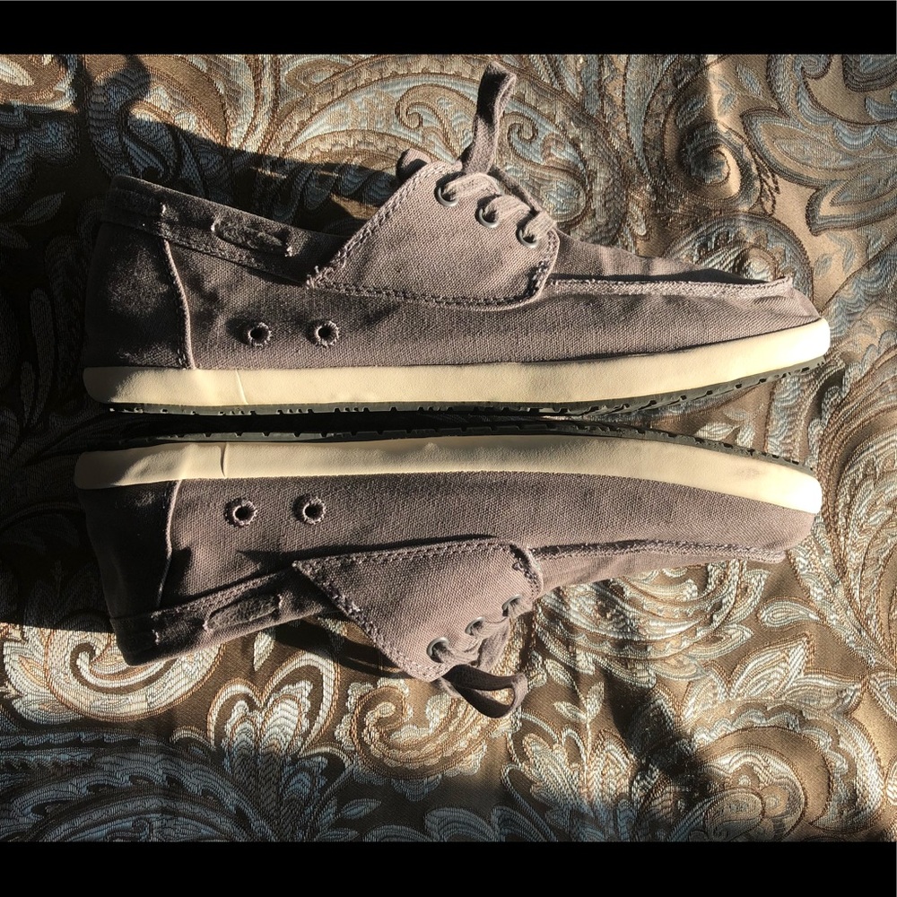 Men’s sanuks boat shoes